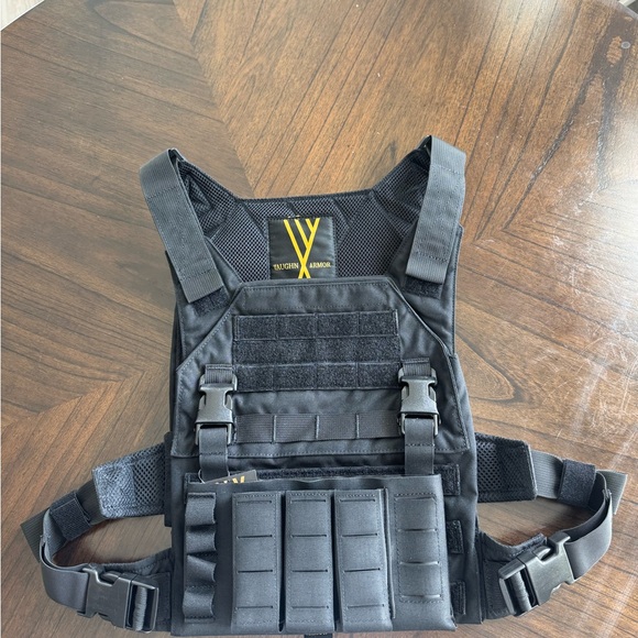 Tactical Black Vest by - Picture 1 of 5